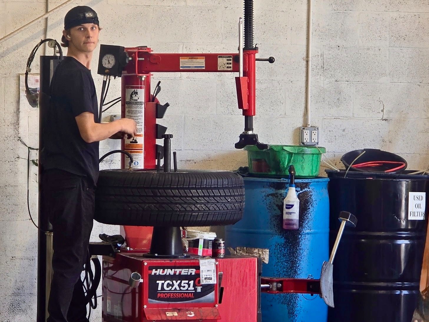 239 Mechanics technician operating Hunter tire machine